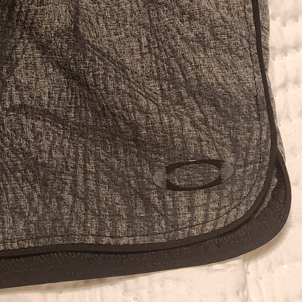 Oakley Black and Gray Board Shorts Size 36 - Picture 3 of 13